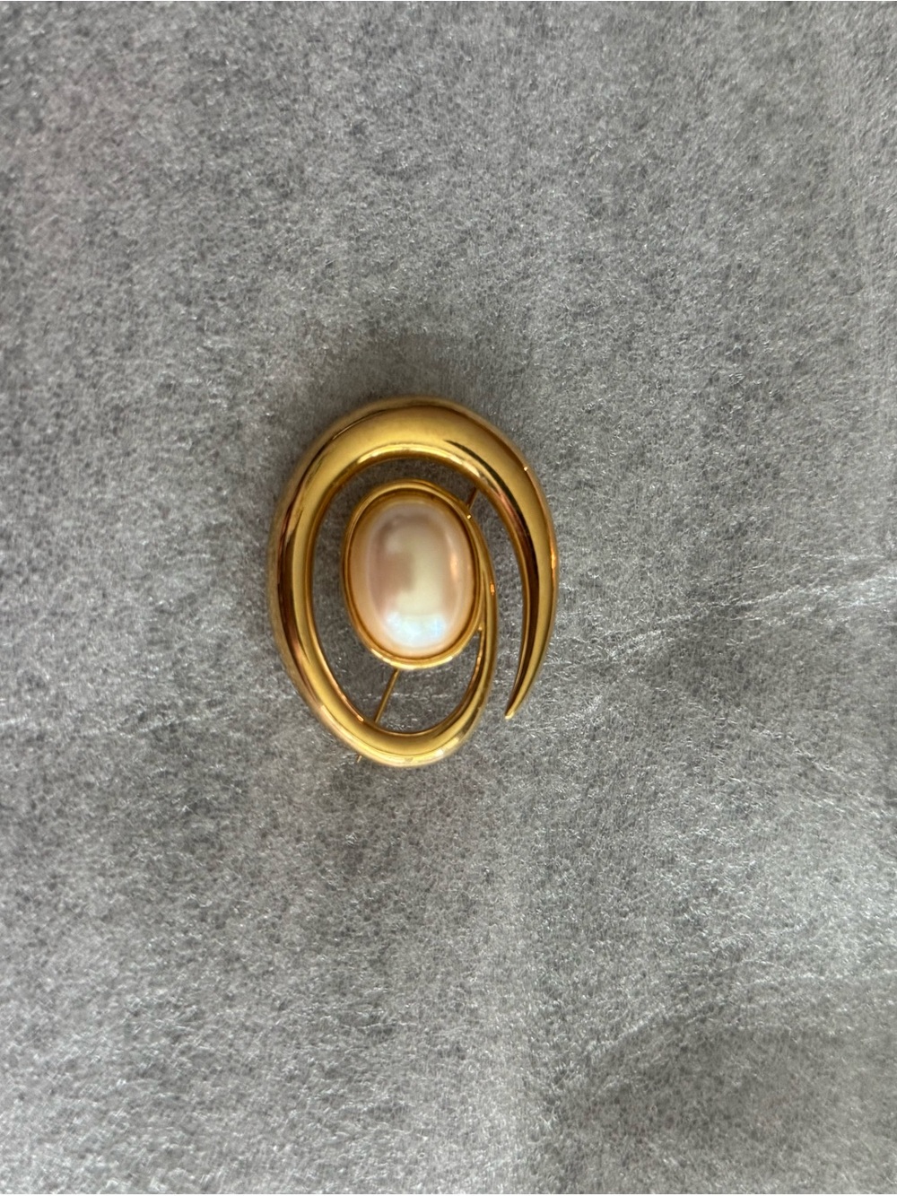 Vintage MONET Gold-Tone Spiral Pearl Pin Brooch